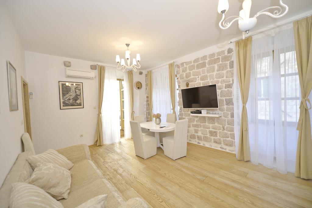 Palazzo Max And Alex Apartments Kotor Exterior photo